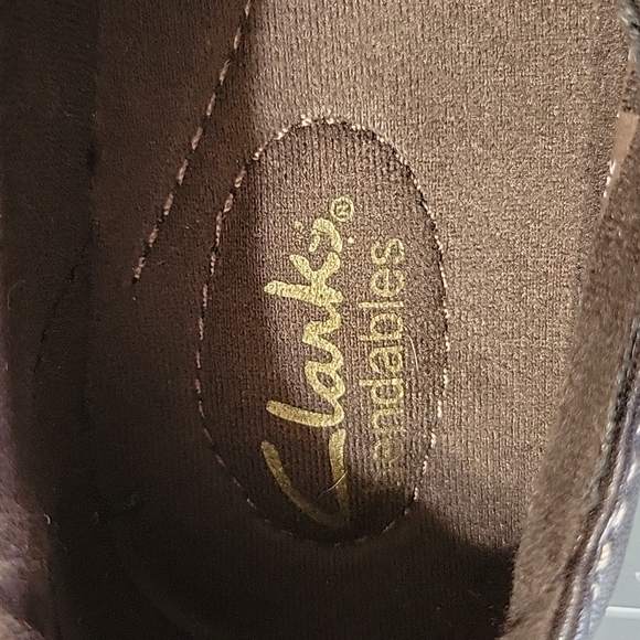 Clarks brown slip on shoes 7M - Picture 3 of 6
